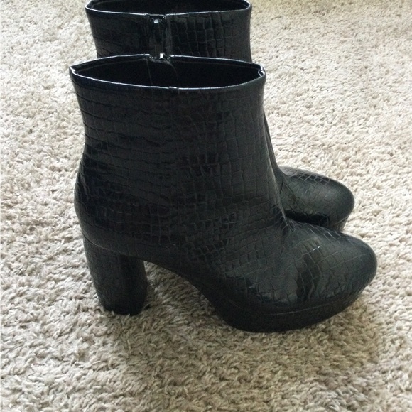 Glossed Faux Crocodile Platform Ankle Boots - Picture 9 of 16